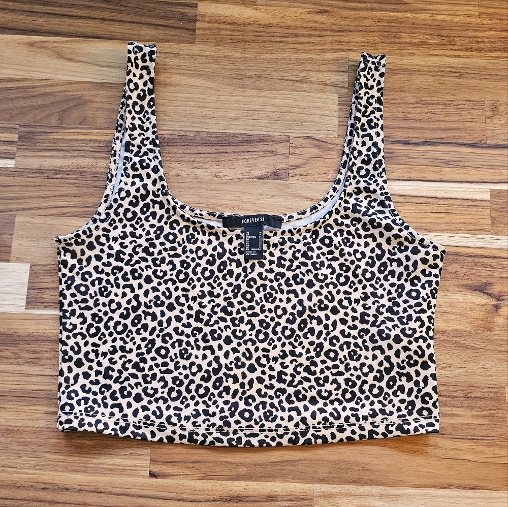 Forever 21 Leopard print Crop top tank top Size Medium